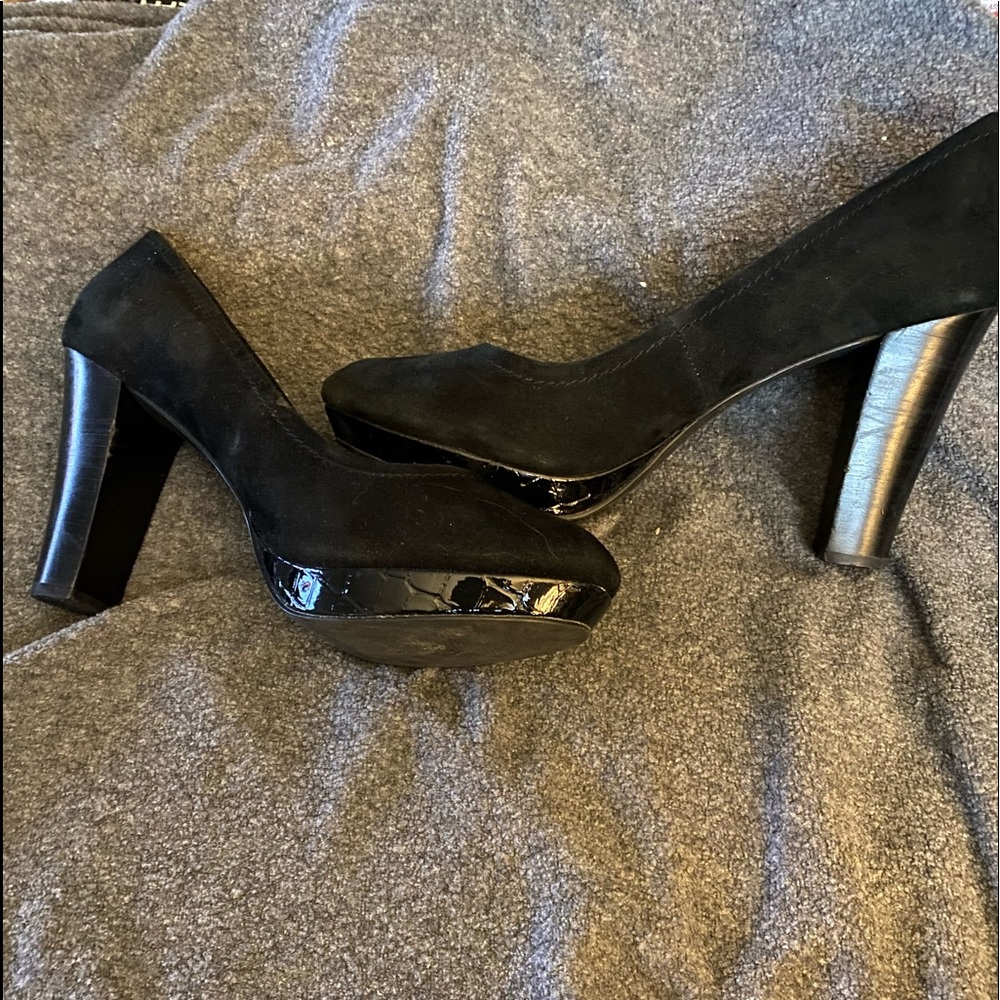 Suede and crocodile platform pumps sz 10